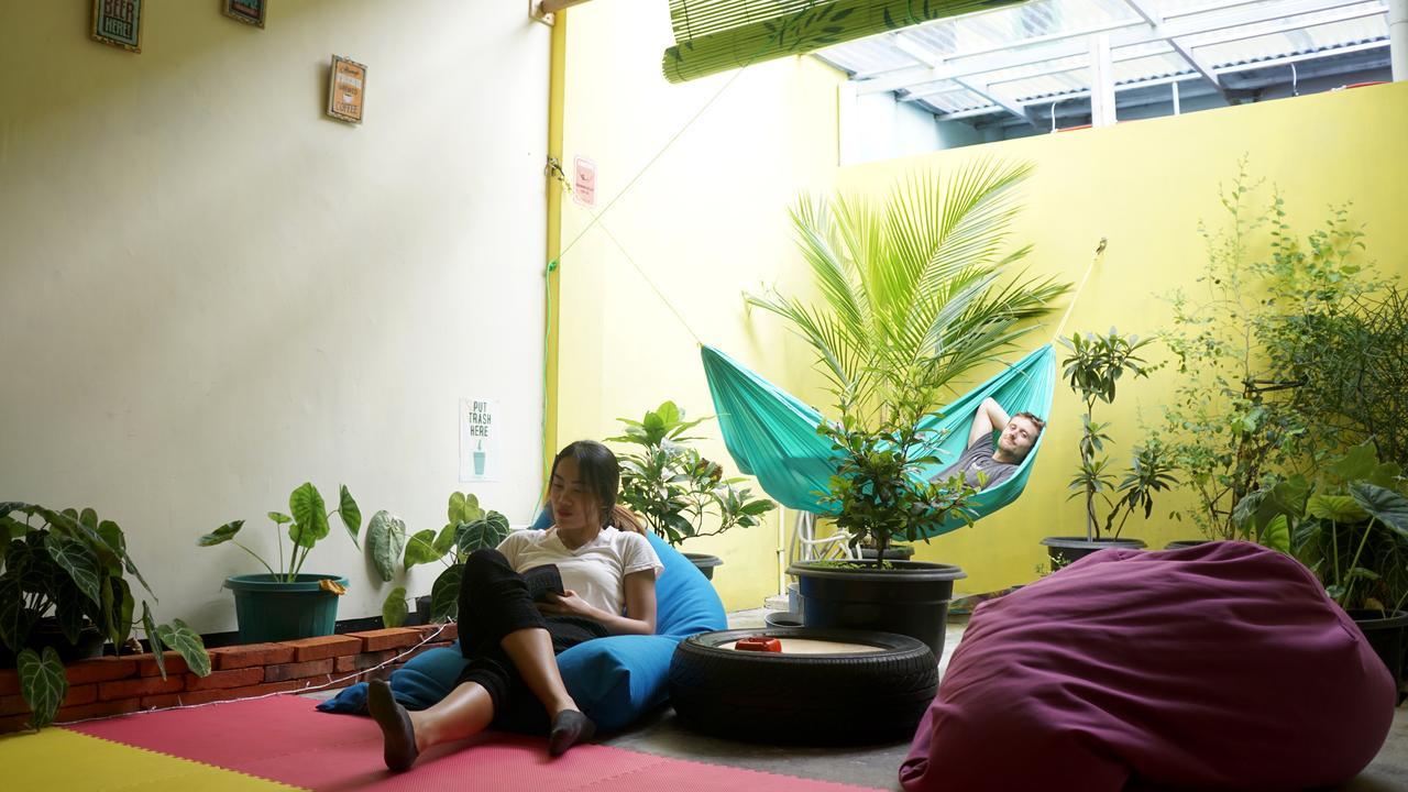 The Sleepingroom Hostel Yogyakarta Exterior photo