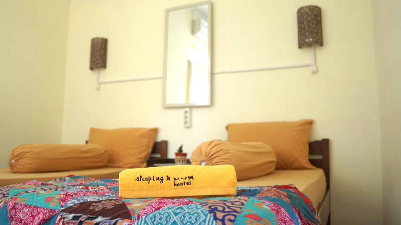 The Sleepingroom Hostel Yogyakarta Exterior photo