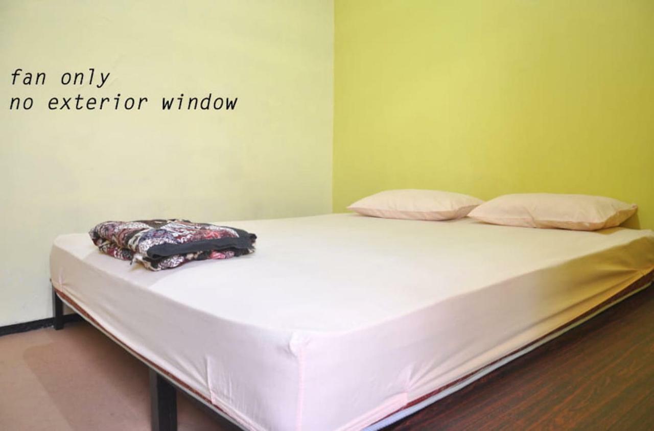 The Sleepingroom Hostel Yogyakarta Exterior photo