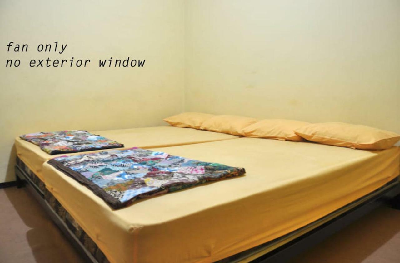 The Sleepingroom Hostel Yogyakarta Exterior photo