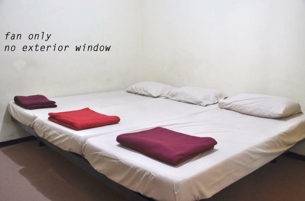 The Sleepingroom Hostel Yogyakarta Exterior photo