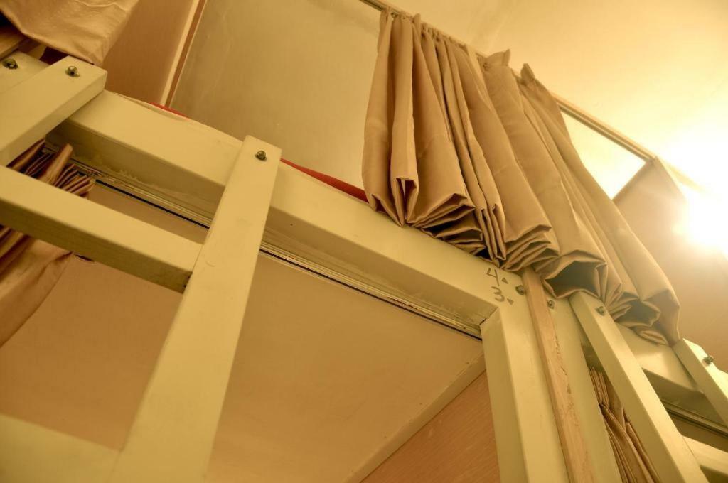 The Sleepingroom Hostel Yogyakarta Exterior photo
